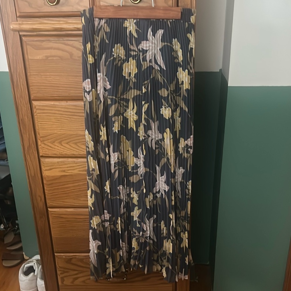 LOFT Black and Yellow Pleated Maxi Skirt